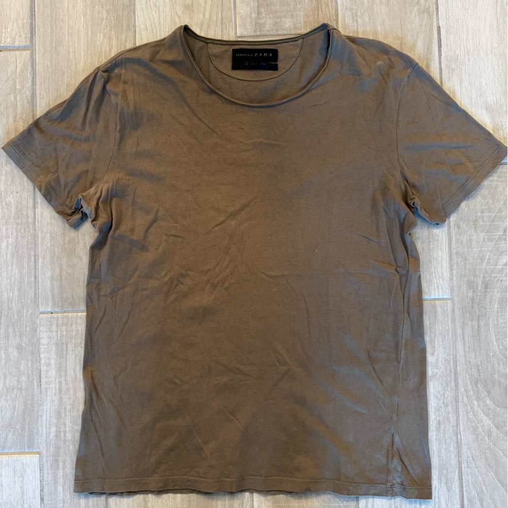 Zara Men's Olive Green T-Shirt, Size Medium
